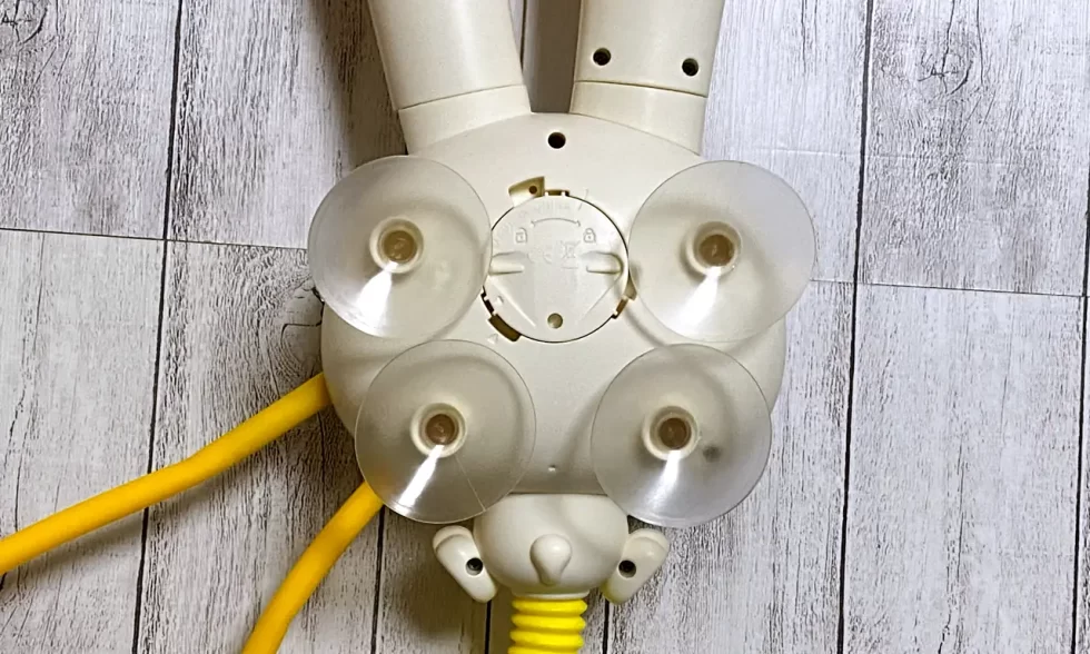 うさぎさんシャワー裏面の電池を入れる部分