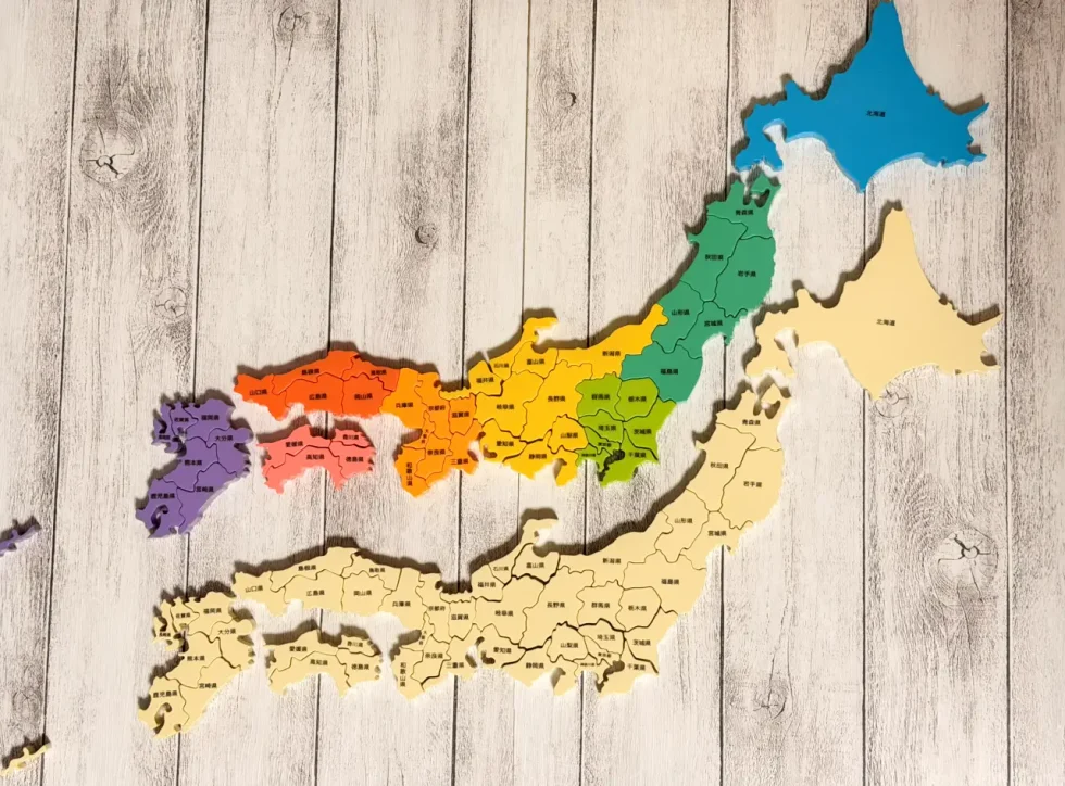 くもんの日本地図パズル　基本ピースと発展ピースを並べた画像